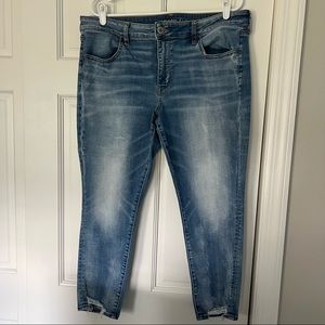 American Eagle Super Stretch Jegging Short  Size 18 (low rise)